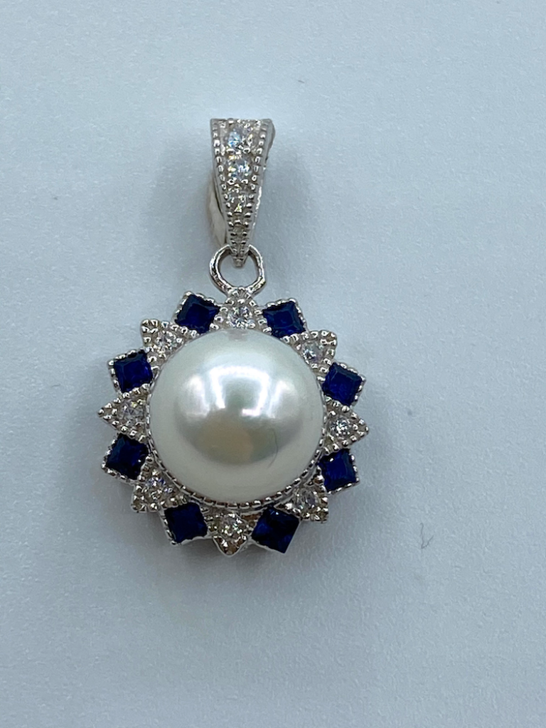 Ezüst medál édesvízi gyönggyel